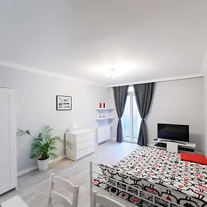 https://apartament-grojecka-korotynskiego.warsawhotelspoland.com